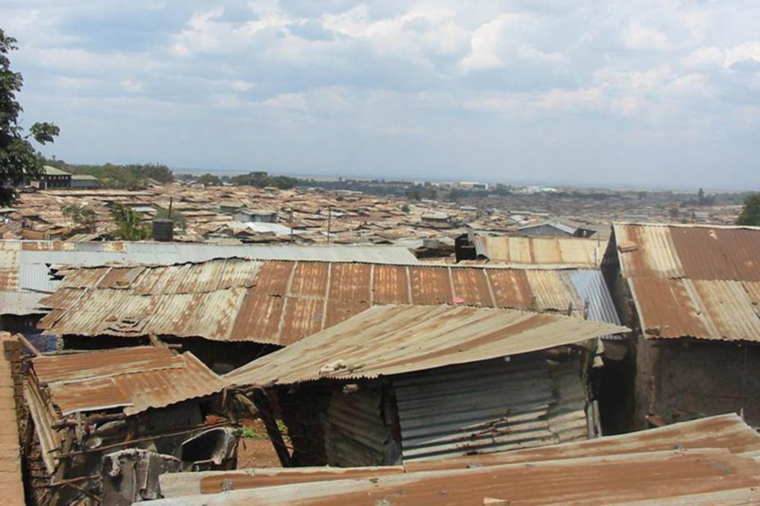 Dächer von Hütten in Kibera